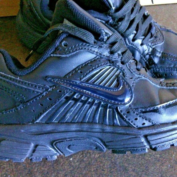 Nike Sneakers Lace Up Kids Shoes Black Trainer Youth Size 11.5 C Low Top Sports - Picture 14 of 16